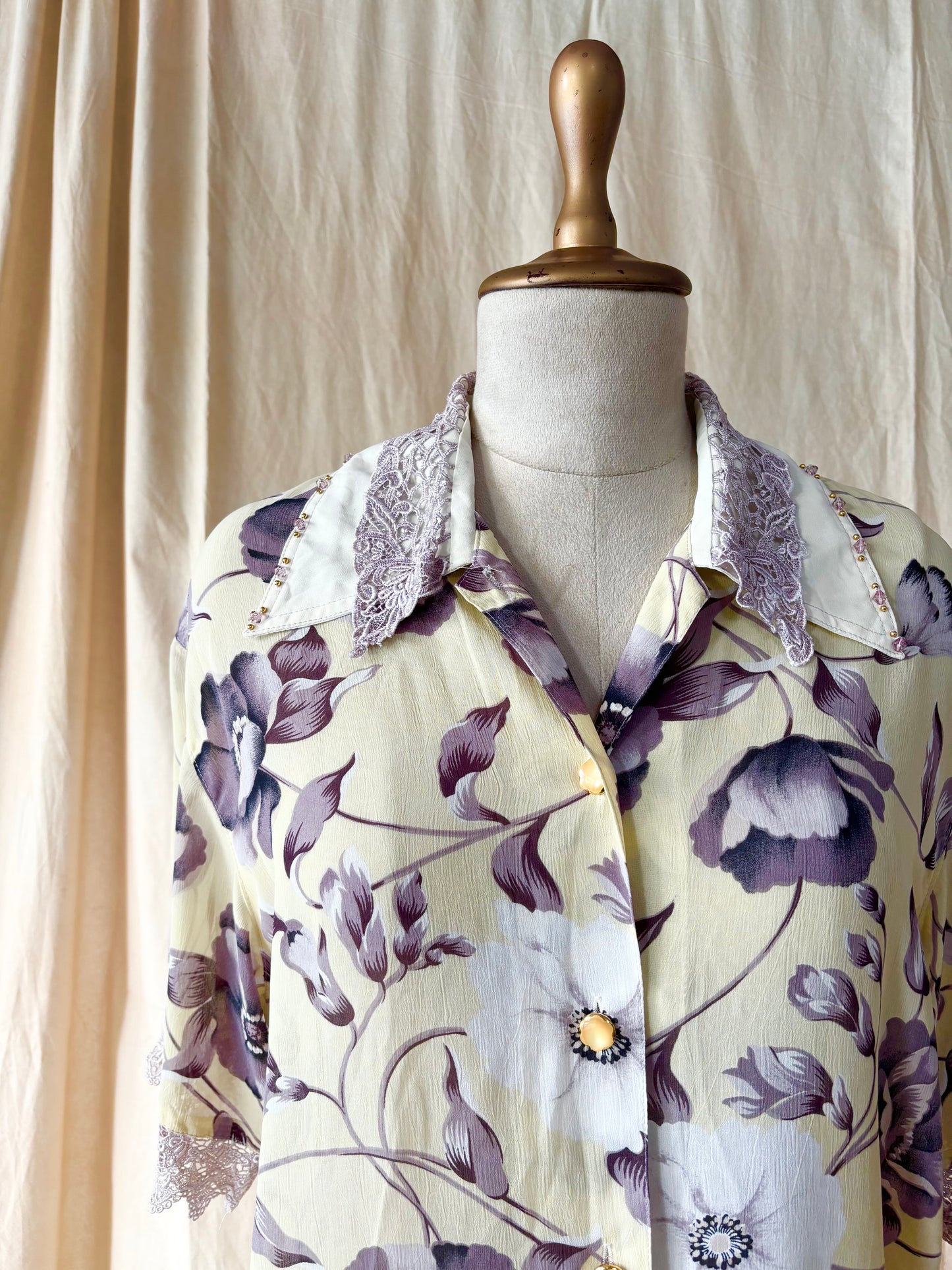 Yellow printed shirt with lace detailing
