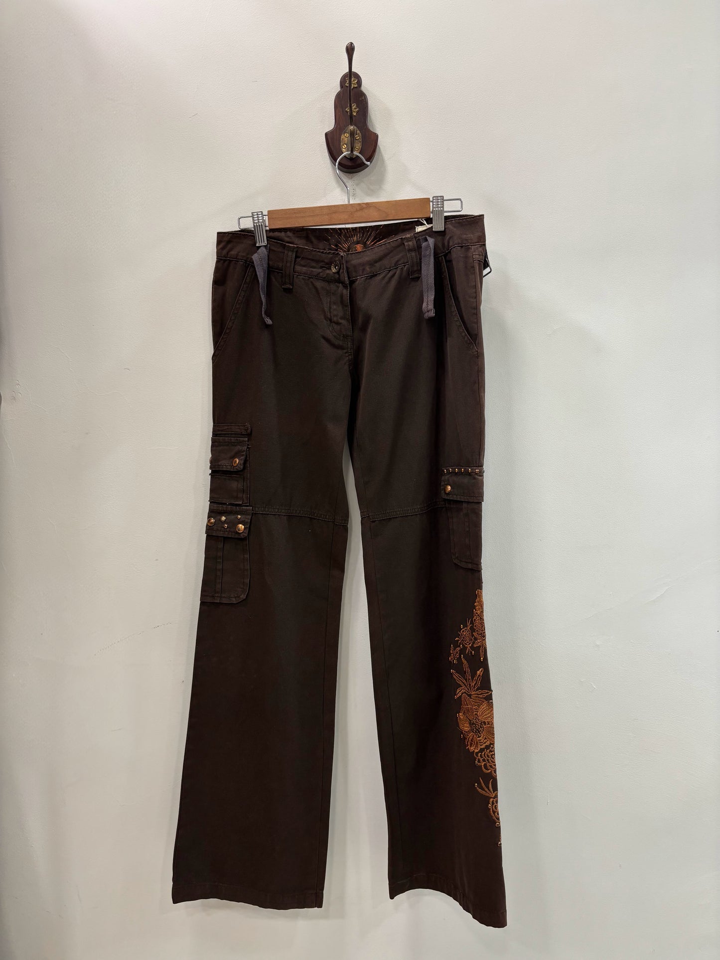 Brown vintage embroidered jeans