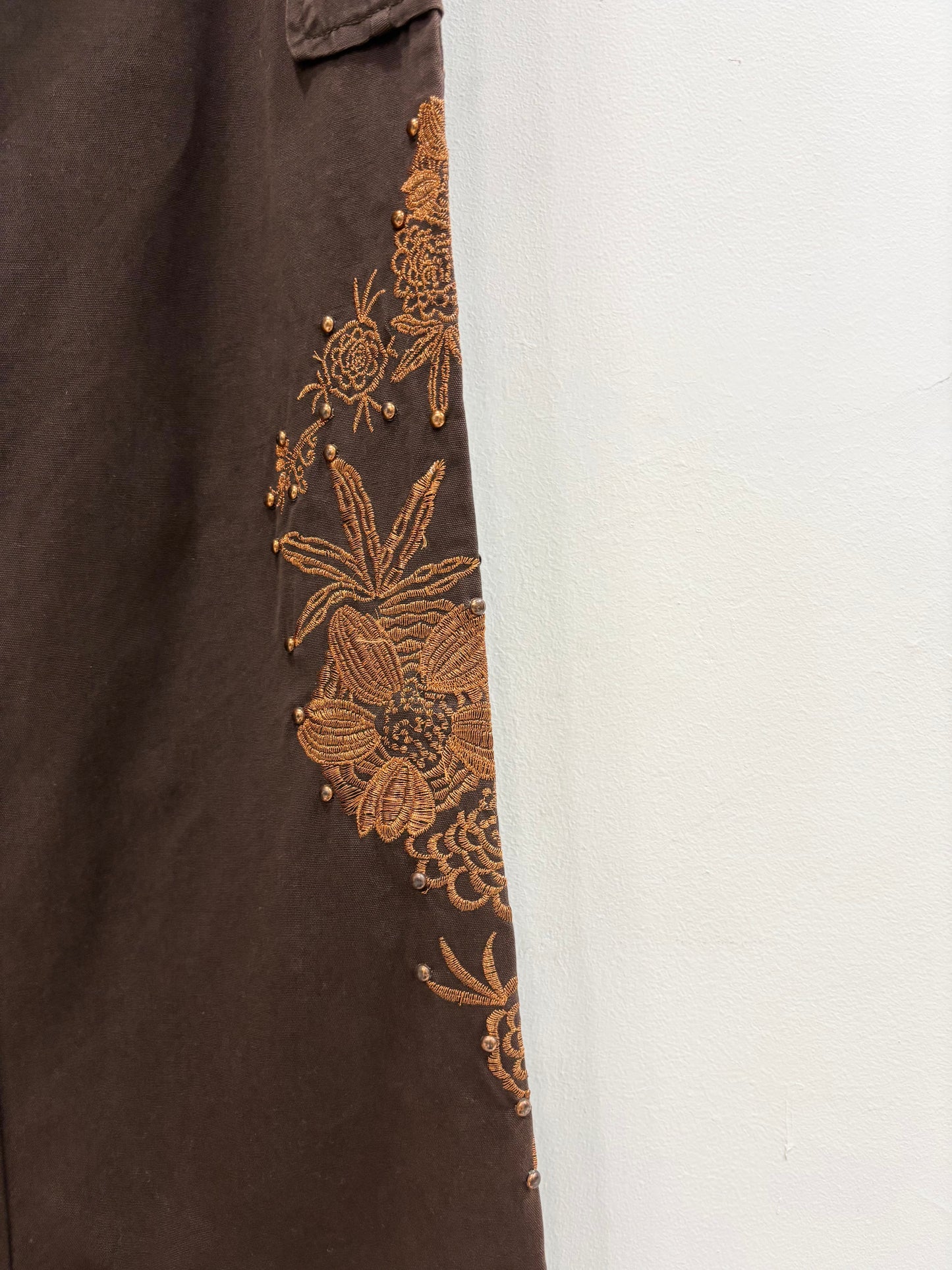 Brown vintage embroidered jeans