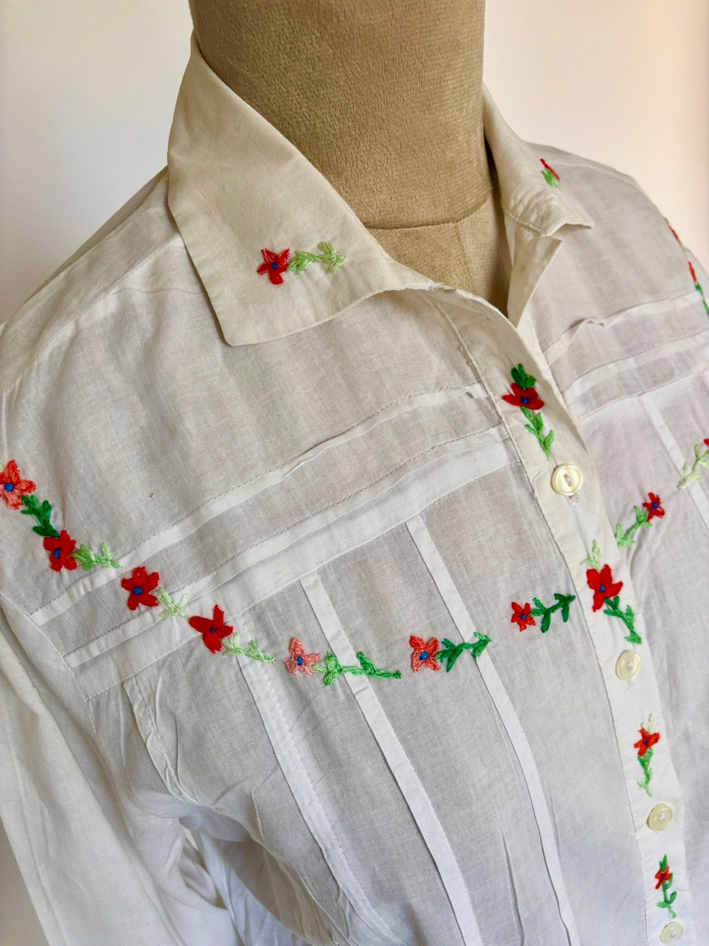Vintage white cottagecore shirt