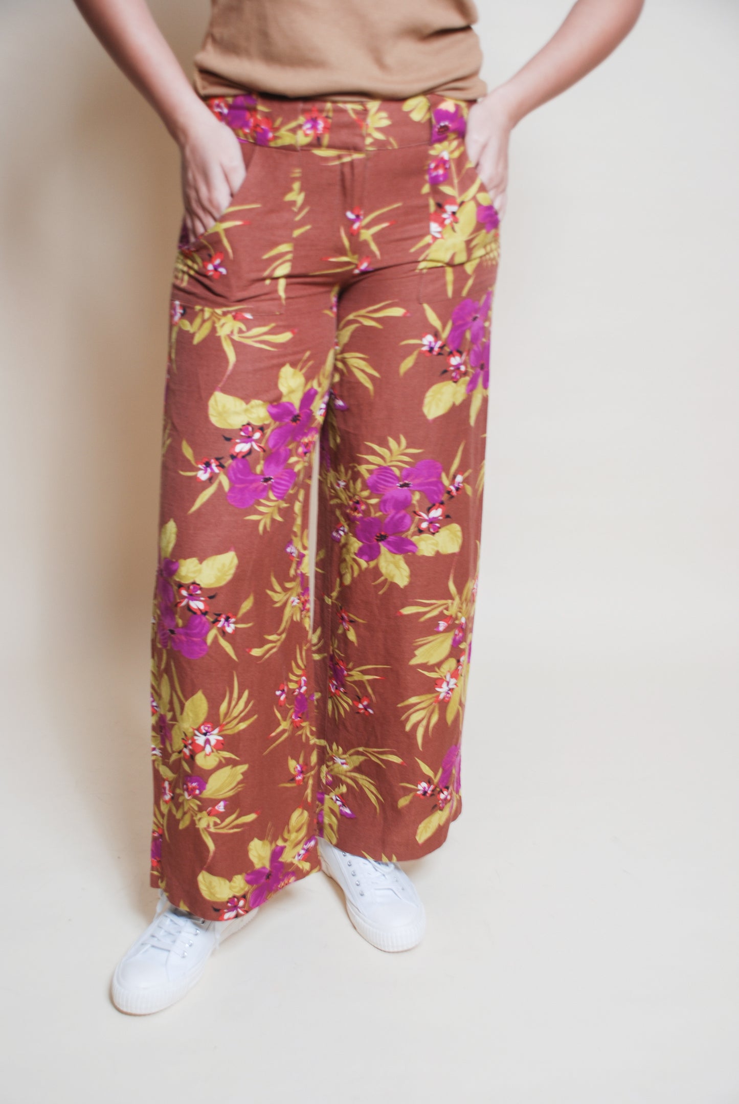Vintage brown floral flared pants