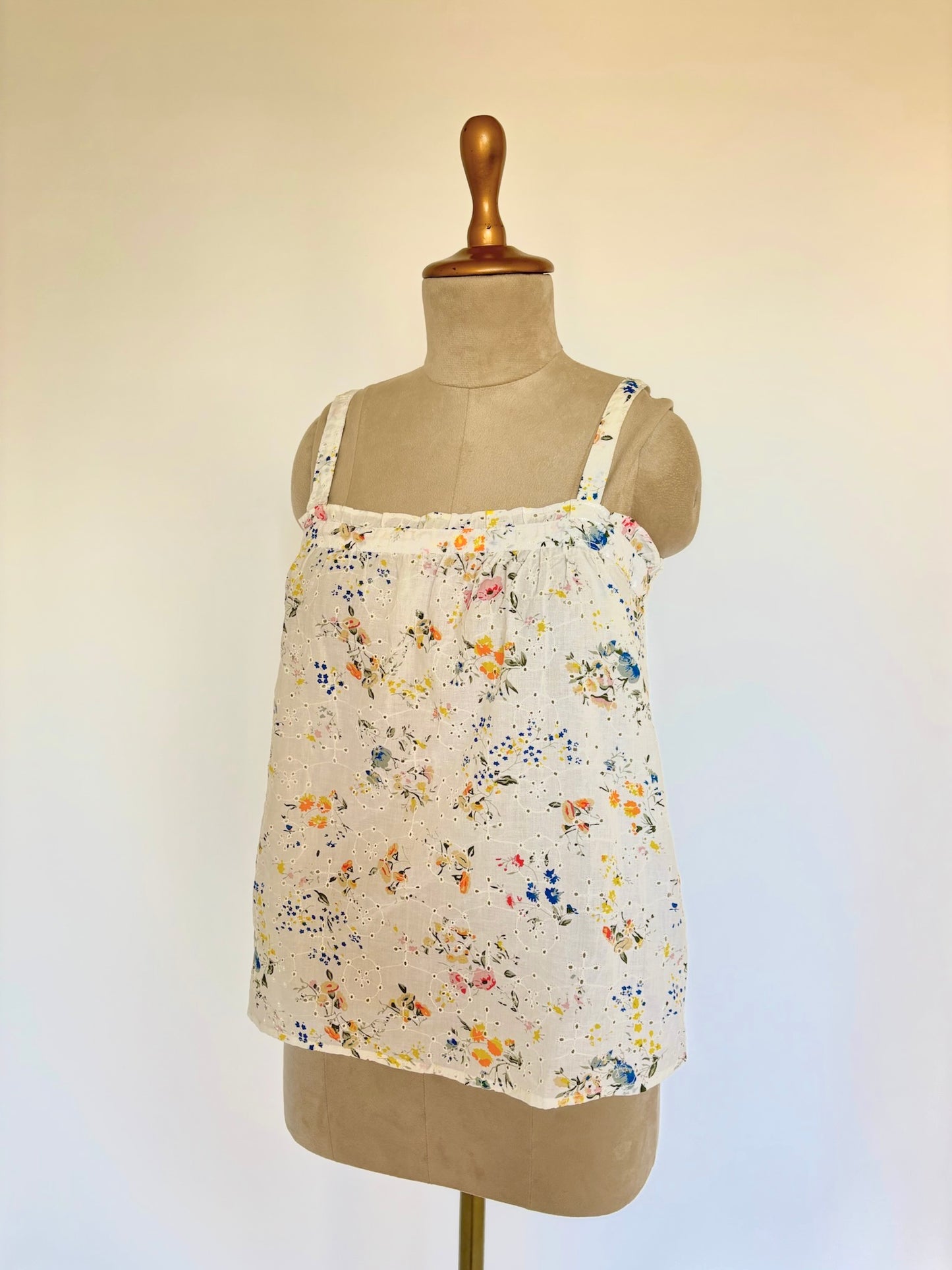 Vintage white meadow flower top