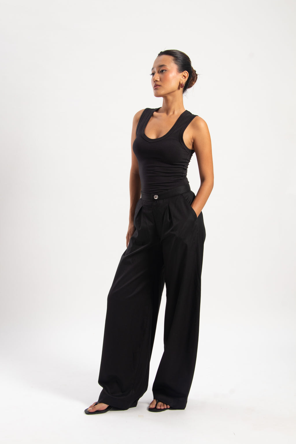 BLACK BARREL PANTS