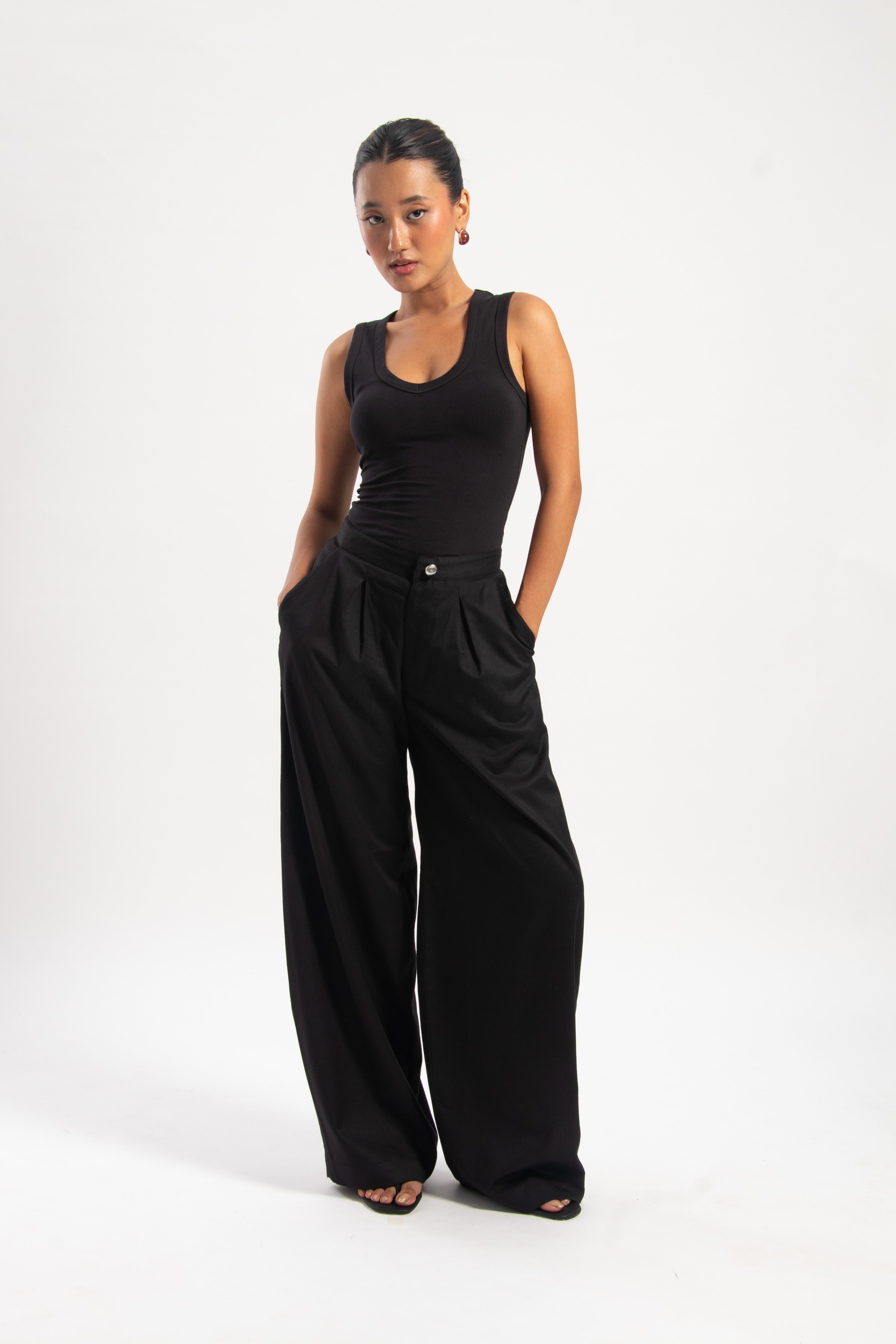 BLACK BARREL PANTS