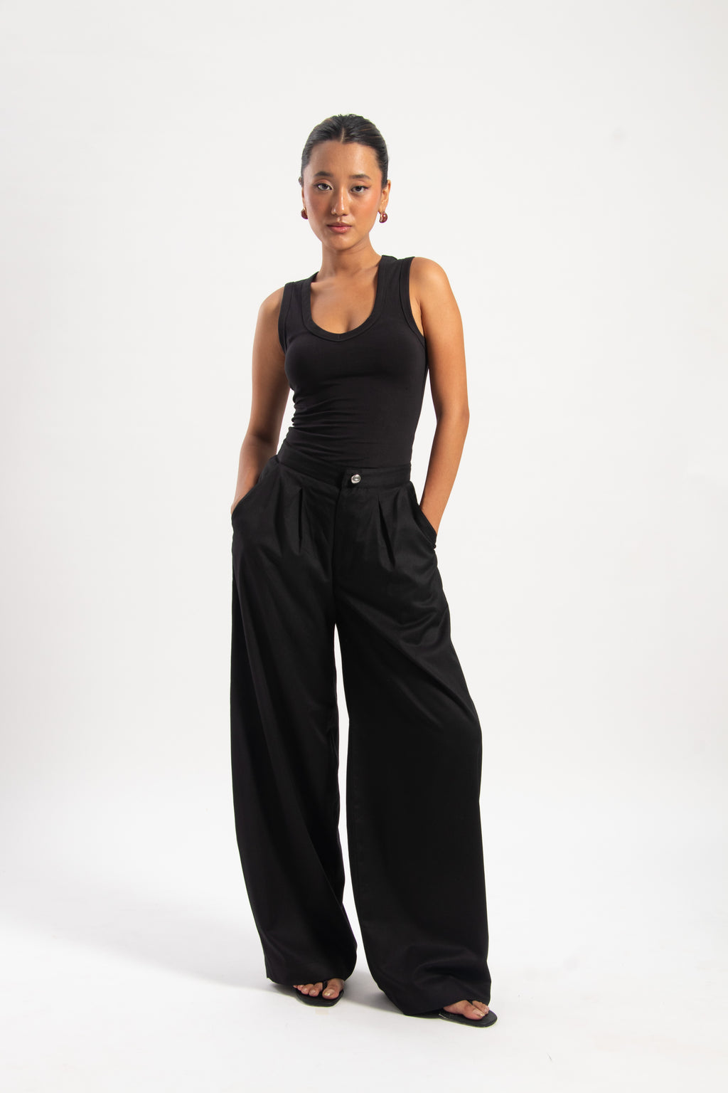 BLACK BARREL PANTS