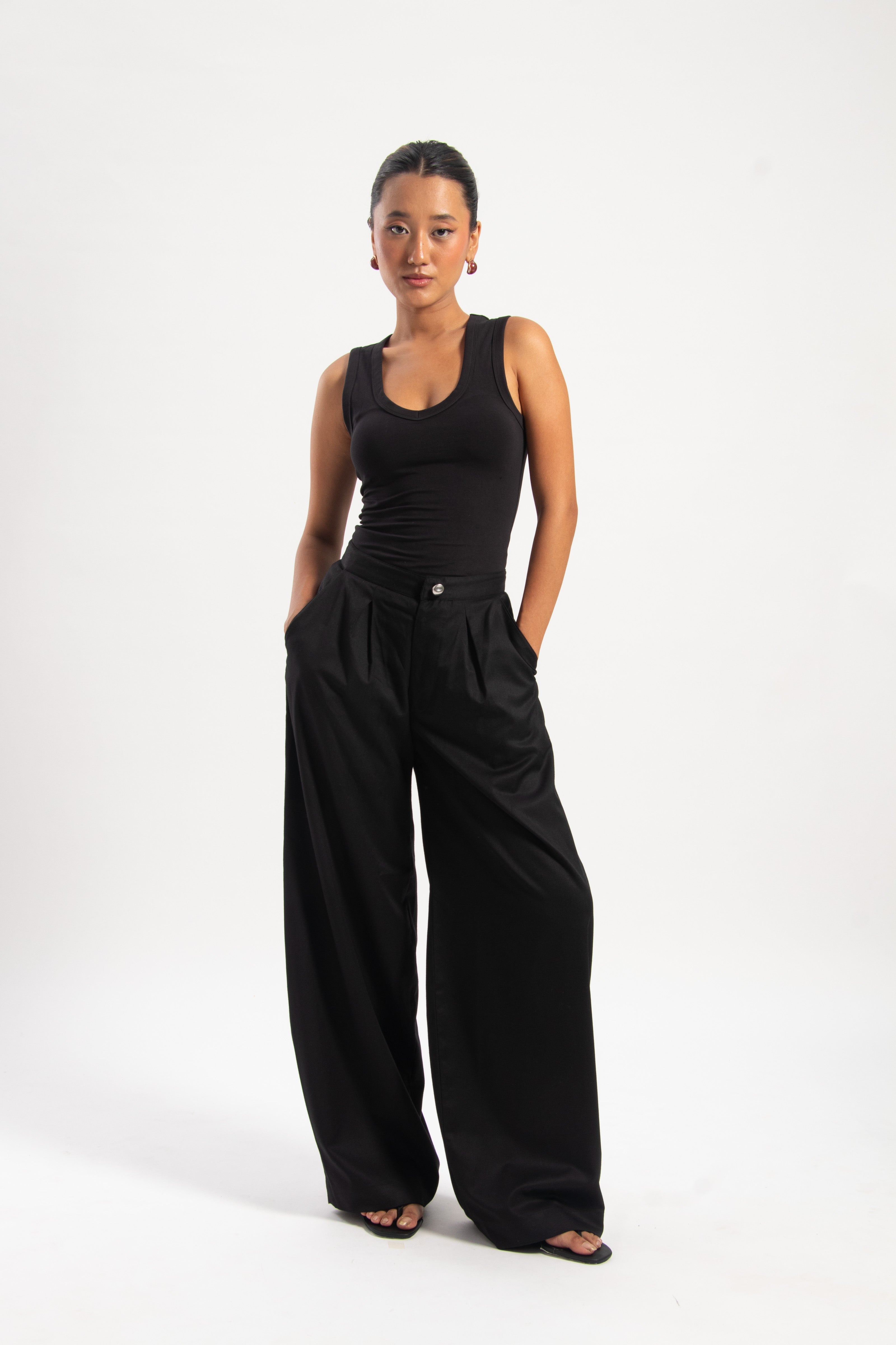 BLACK BARREL PANTS