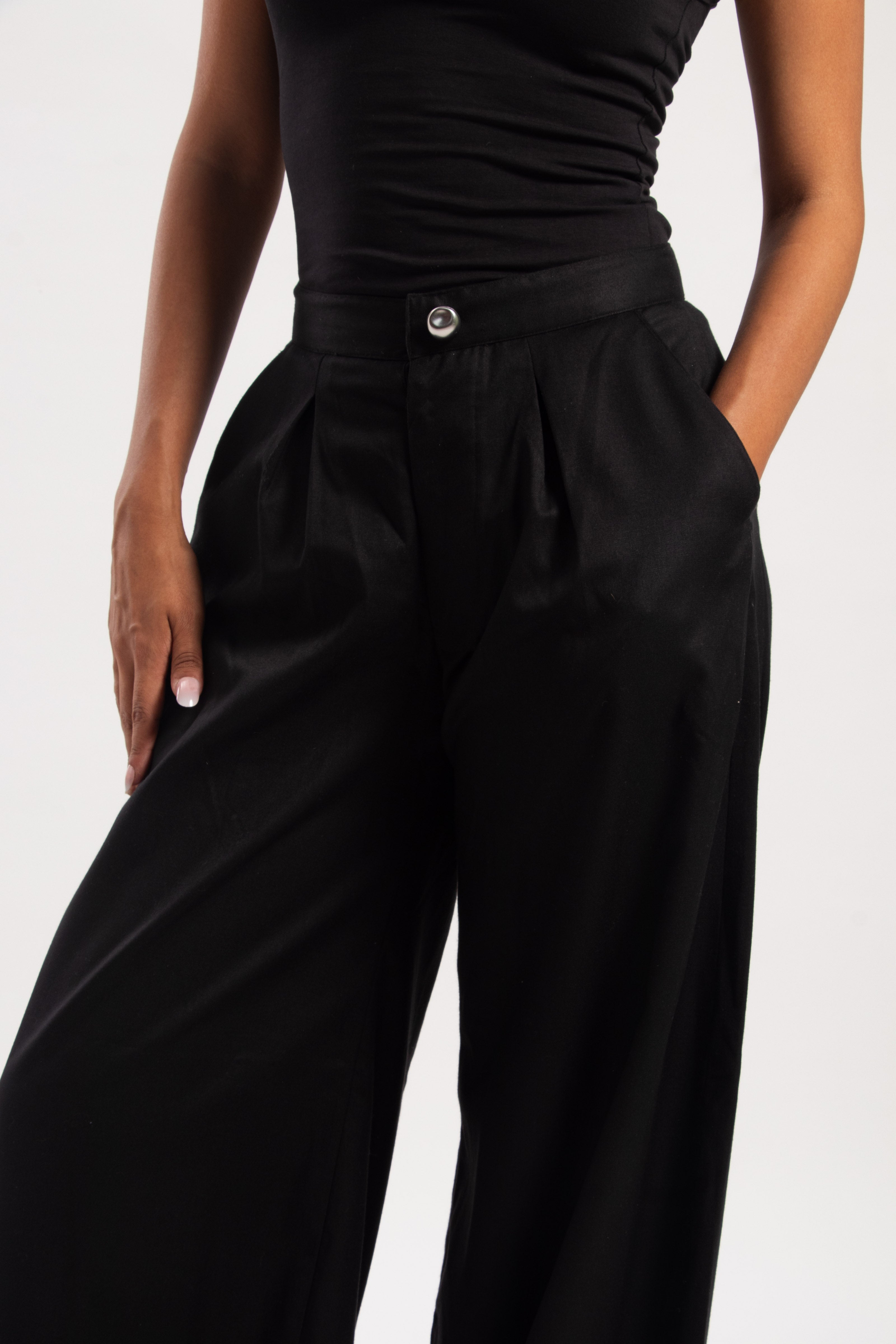 BLACK BARREL PANTS