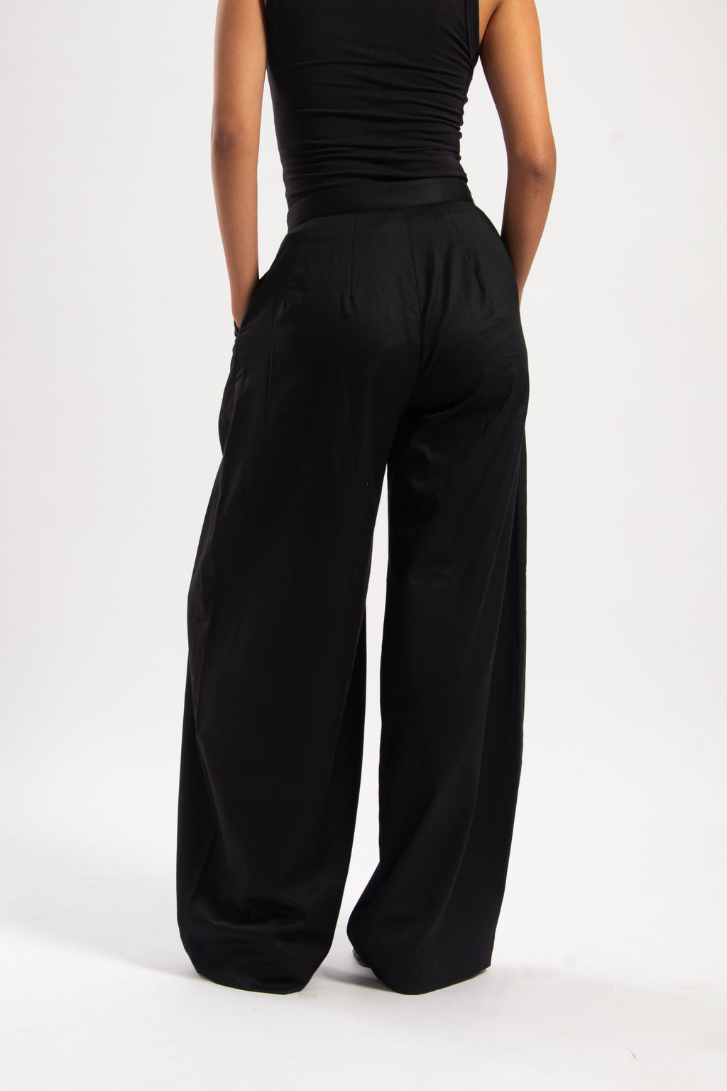 BLACK BARREL PANTS