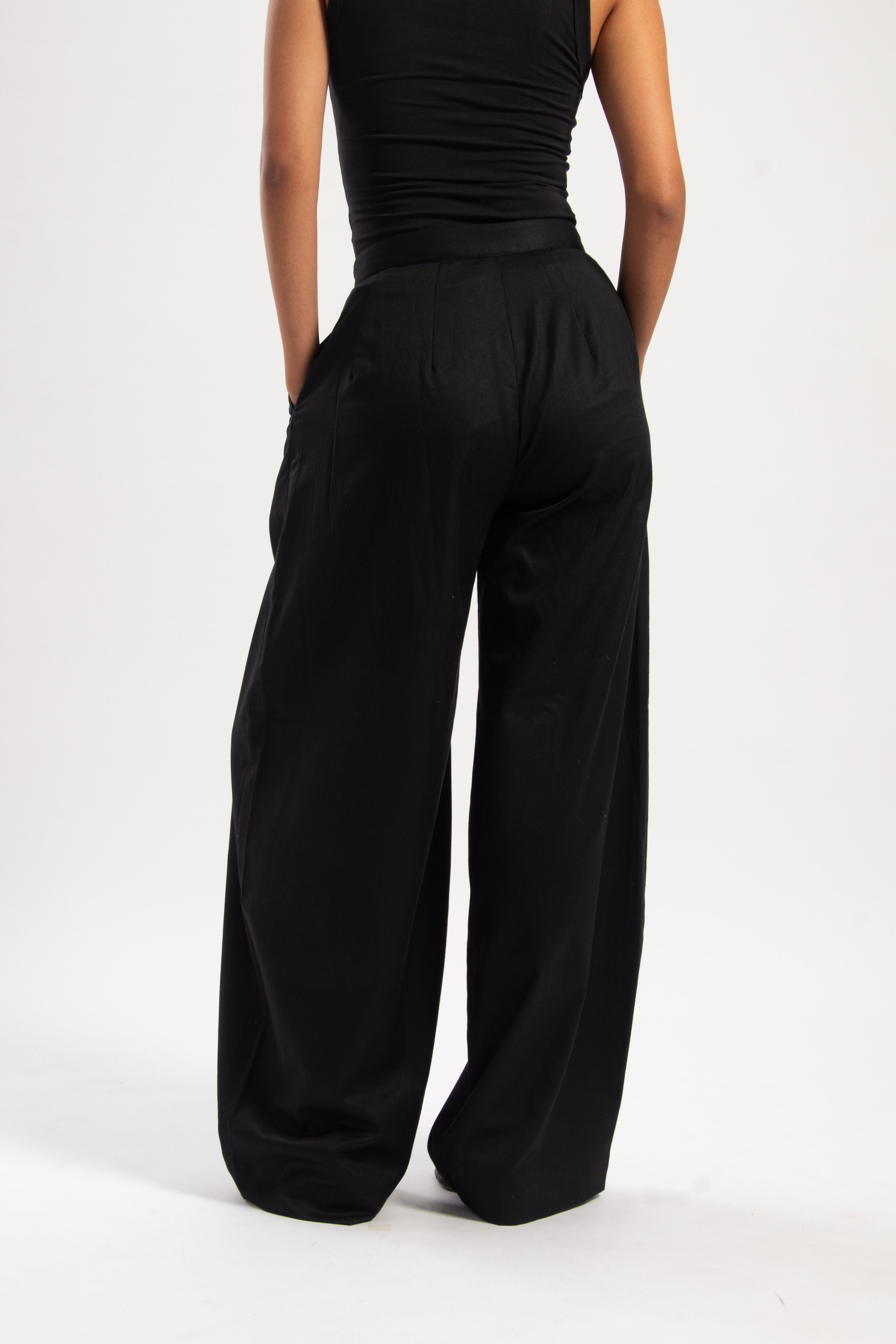 BLACK BARREL PANTS