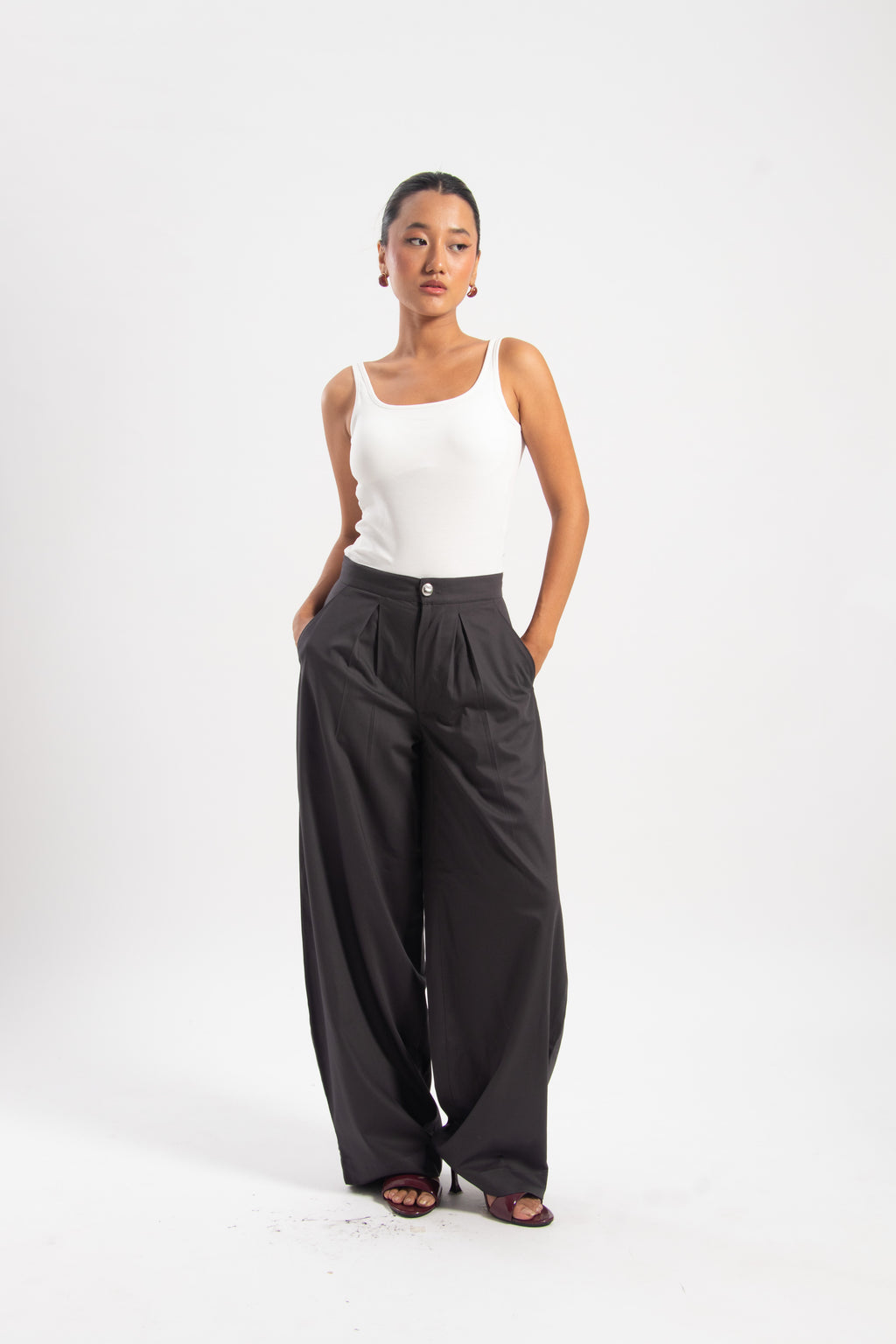 GREY BARREL PANTS