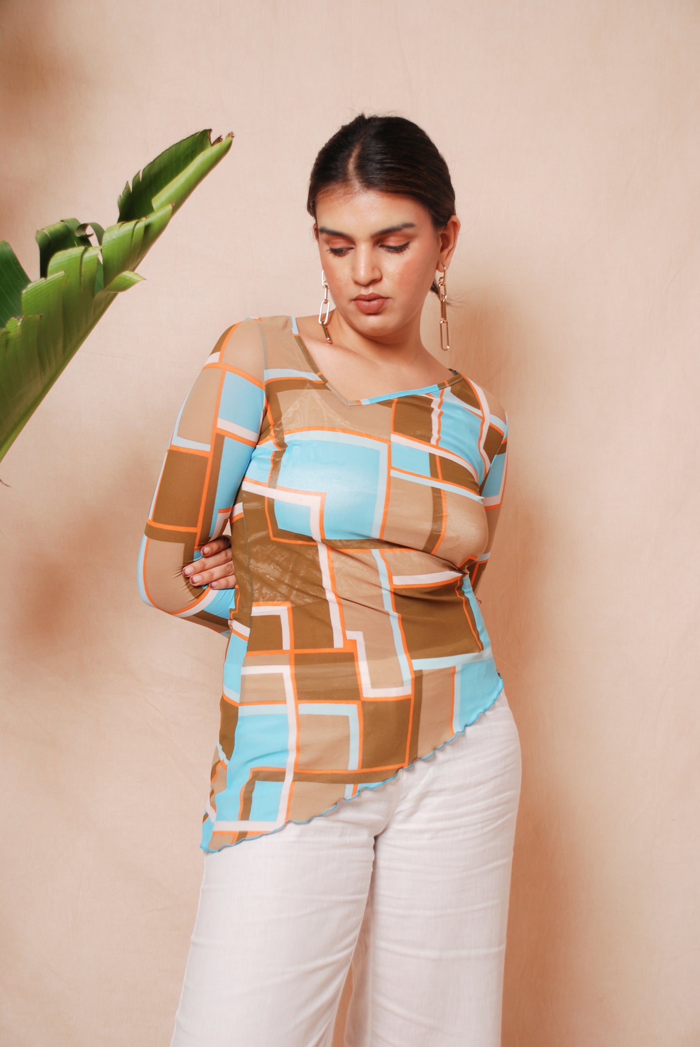 Multicolour asymmetric geometric print mesh top